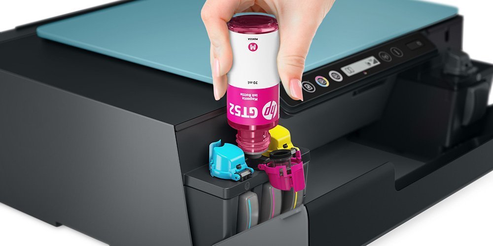 ของเหลวหมึกอิงค์เจ็ท HP ถูกเติมลงในตลับหมึกเครื่องพิมพ์